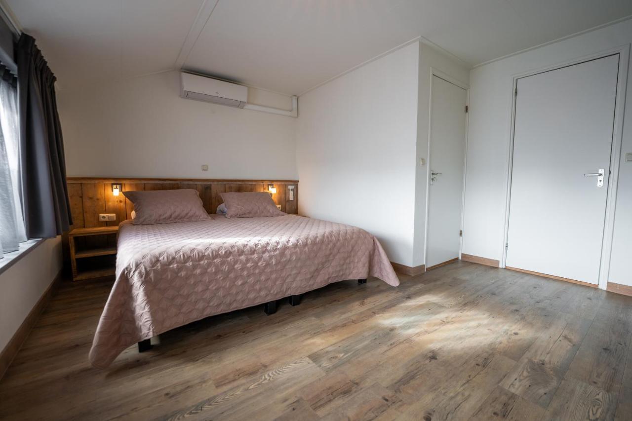 Hotel Restaurant De Jong Нес Екстер'єр фото